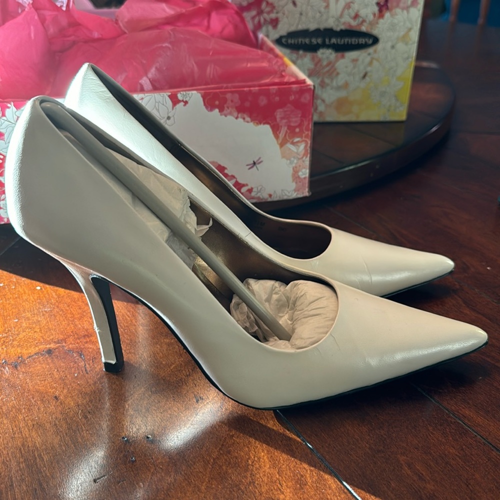 NEW Chinese Laundry SZ 7.5 Spicy Women's White Leather Point Toe